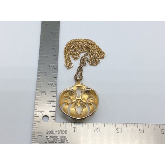 Vintage Gold-Tone Pendant Necklace With Ornate Design On 22" Chain - Picture 4 of 5